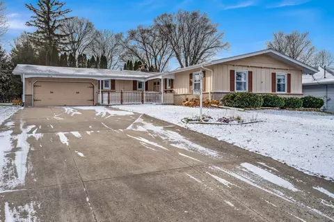 315 E 10th St, Pecatonica, IL 61063 photo 2