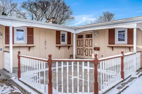 315 E 10th St, Pecatonica, IL 61063 photo 3