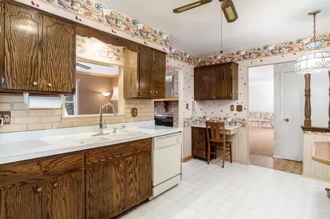 315 E 10th St, Pecatonica, IL 61063 photo 15