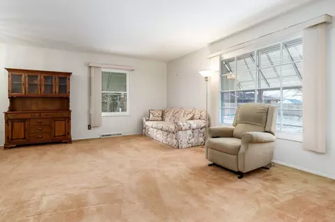 315 E 10th St, Pecatonica, IL 61063 photo 6