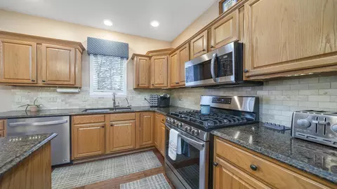 9074 Forest Ridge Dr, Roscoe, IL 61073 photo 11