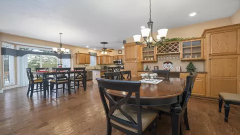 9074 Forest Ridge Dr, Roscoe, IL 61073 photo 5