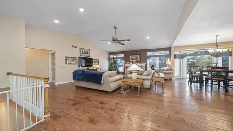 9074 Forest Ridge Dr, Roscoe, IL 61073 photo 4