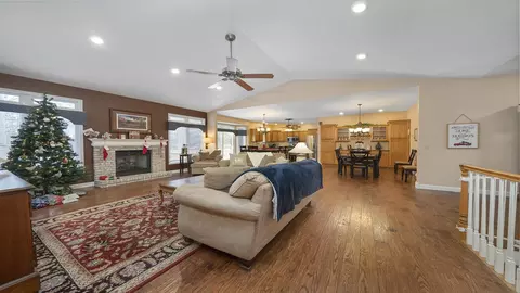 9074 Forest Ridge Dr, Roscoe, IL 61073 photo 16