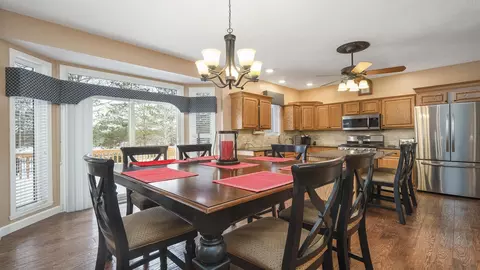 9074 Forest Ridge Dr, Roscoe, IL 61073 photo 8