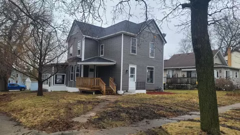 704 E Gdn, Freeport, IL 61032 photo 1