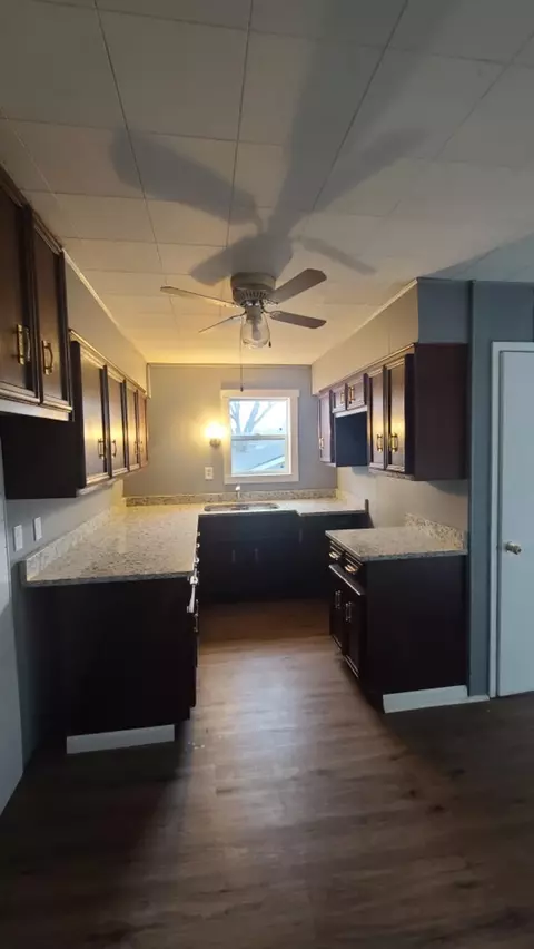 704 E Gdn, Freeport, IL 61032 photo 7