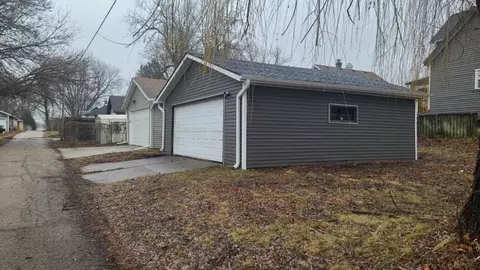 704 E Gdn, Freeport, IL 61032 photo 3