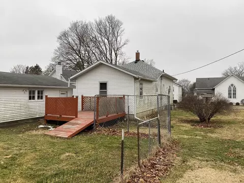 313 S High St, Lanark, IL 61046 photo 4