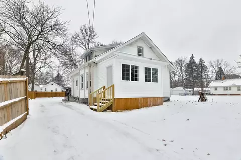 122 N Day Ave, Rockford, IL 61101