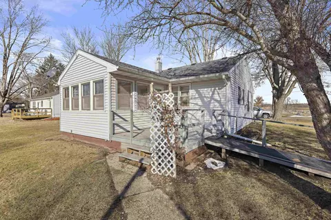 410 E 5th St, Byron, IL 61010 photo 2