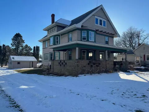 610 Oak St, Lena, IL 61048