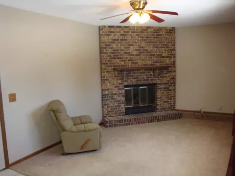 4007 Great Republic Rd, Cherry Valley, IL 61016 photo 7