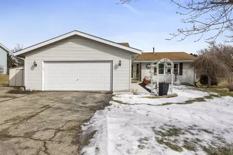 6588 Sutter Dr, Roscoe, IL 61073 photo 1