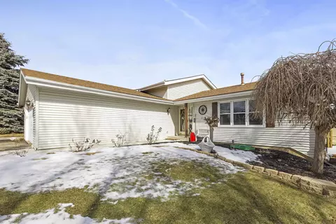 6588 Sutter Dr, Roscoe, IL 61073 photo 2