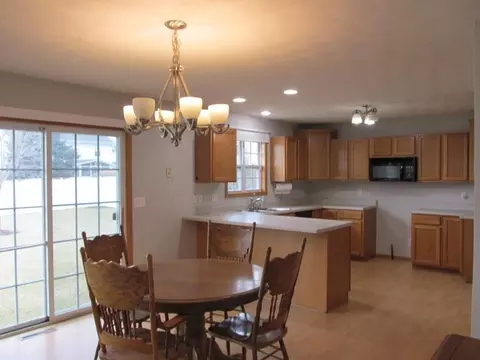 738 Hampton Dr, Byron, IL 61010 photo 7
