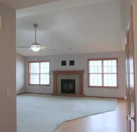 738 Hampton Dr, Byron, IL 61010 photo 2