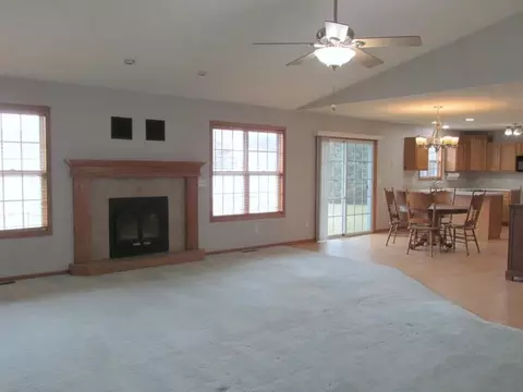 738 Hampton Dr, Byron, IL 61010 photo 4