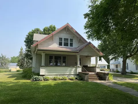 609 E Locust St, Lanark, IL 61046 photo 2