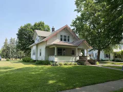 609 E Locust St, Lanark, IL 61046 photo 3