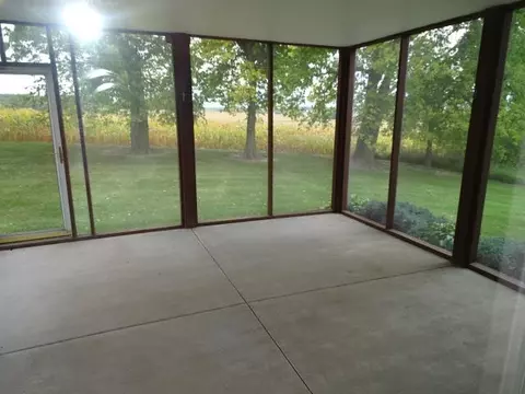 3196 Sandy Pointe Dr, Freeport, IL 61032 photo 6
