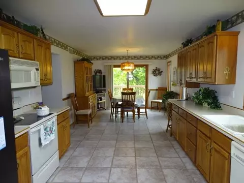 3196 Sandy Pointe Dr, Freeport, IL 61032 photo 15