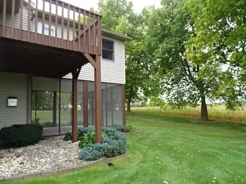 3196 Sandy Pointe Dr, Freeport, IL 61032 photo 5