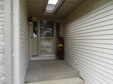 3196 Sandy Pointe Dr, Freeport, IL 61032 photo 2
