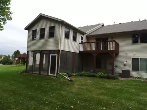 3196 Sandy Pointe Dr, Freeport, IL 61032 photo 4