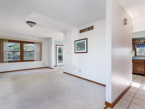 Living - 1476 Chadbourne, Lake Summerset, IL 61019 photo 1 of 4