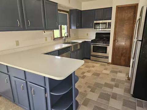 Kitchen - 1476 Chadbourne, Lake Summerset, IL 61019 photo 1 of 3