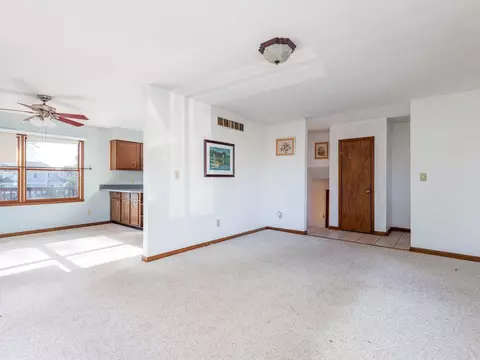 Living - 1476 Chadbourne, Lake Summerset, IL 61019 photo 3 of 4