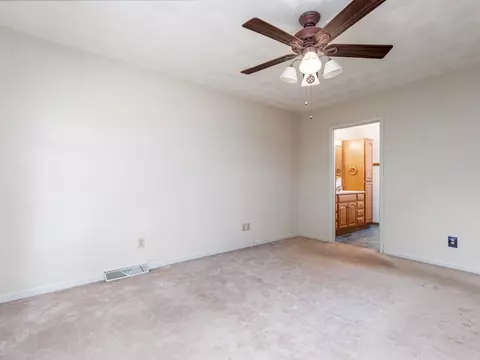 Bedroom - 1476 Chadbourne, Lake Summerset, IL 61019 photo 3 of 3
