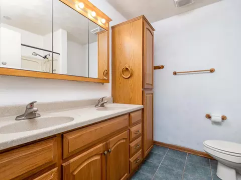 Bath - 1476 Chadbourne, Lake Summerset, IL 61019 photo 2 of 2