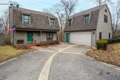 1 Colony Ct, Galena, IL 61036