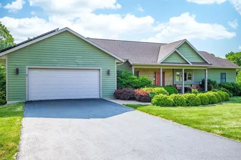 1 Juniper Ct, Galena, IL 61036