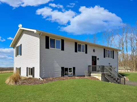 19-32 Hidden Valley Dr, Lanark, IL 61046 photo 1