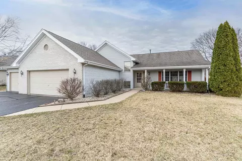 87 Autumnwood Dr, Rockton, IL 61072