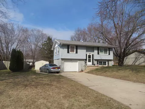 2128 Bedford Dr, Freeport, IL 61032