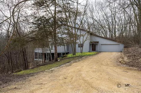 3 Birch Ct, Galena, IL 61036