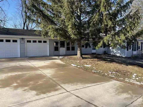 1365 Field St, Galena, IL 61036