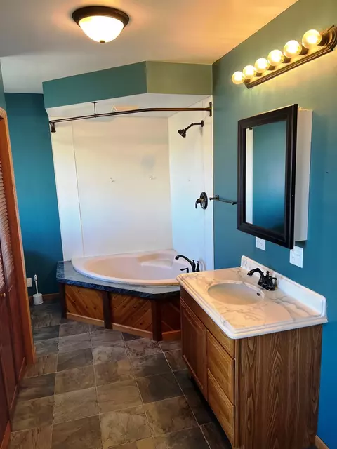 323 E First St, Mcconnell, IL 61050 photo 10