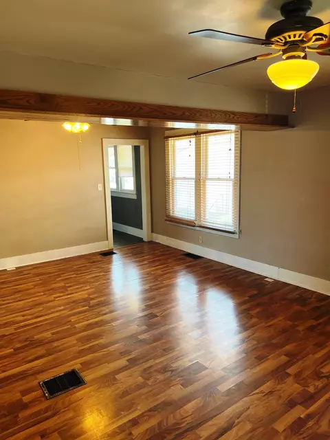 323 E First St, Mcconnell, IL 61050 photo 4