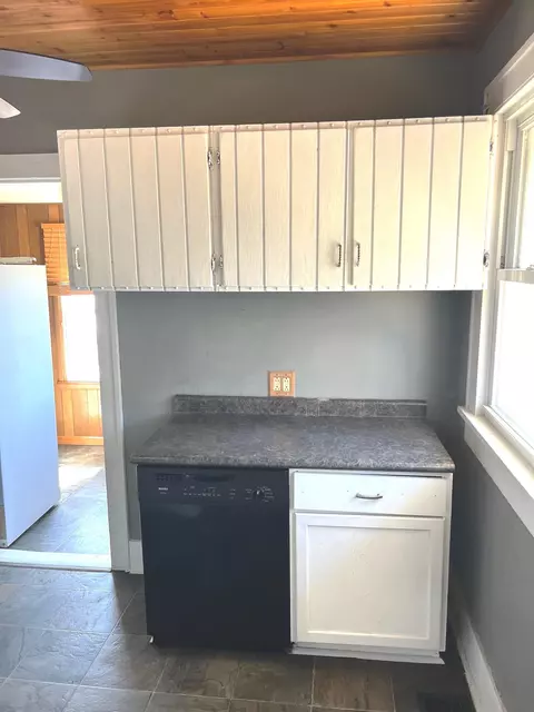 323 E First St, Mcconnell, IL 61050 photo 7