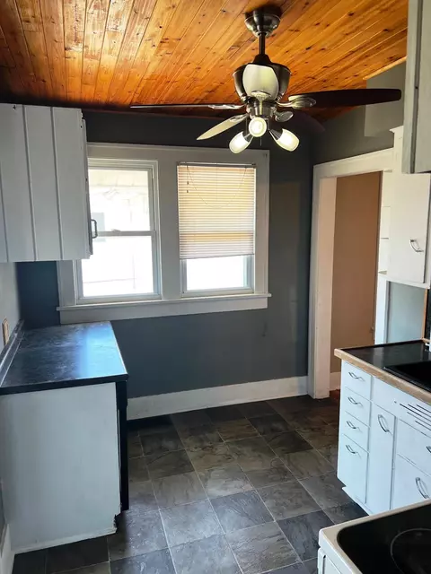 323 E First St, Mcconnell, IL 61050 photo 6