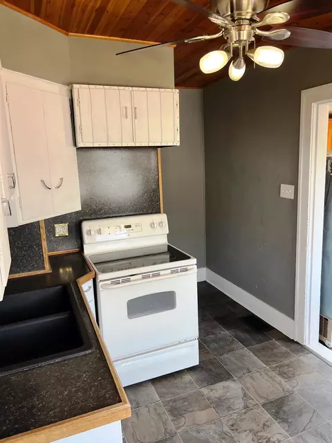 323 E First St, Mcconnell, IL 61050 photo 5