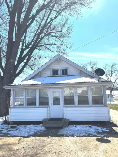 323 E First St, Mcconnell, IL 61050