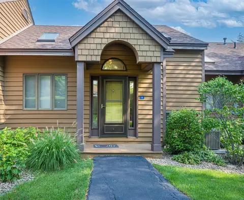 19 Creekwood Ln, Galena, IL 61036