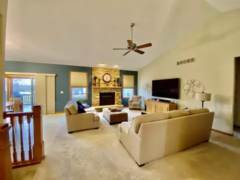 12418 Breezefield Cir, Roscoe, IL 61073 photo 5