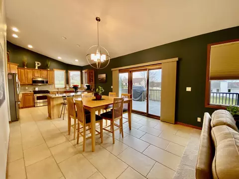 12418 Breezefield Cir, Roscoe, IL 61073 photo 8